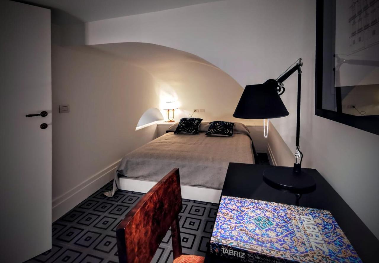 Salottino Carafa By Salotto Borbonico Apartment Naples Luaran gambar
